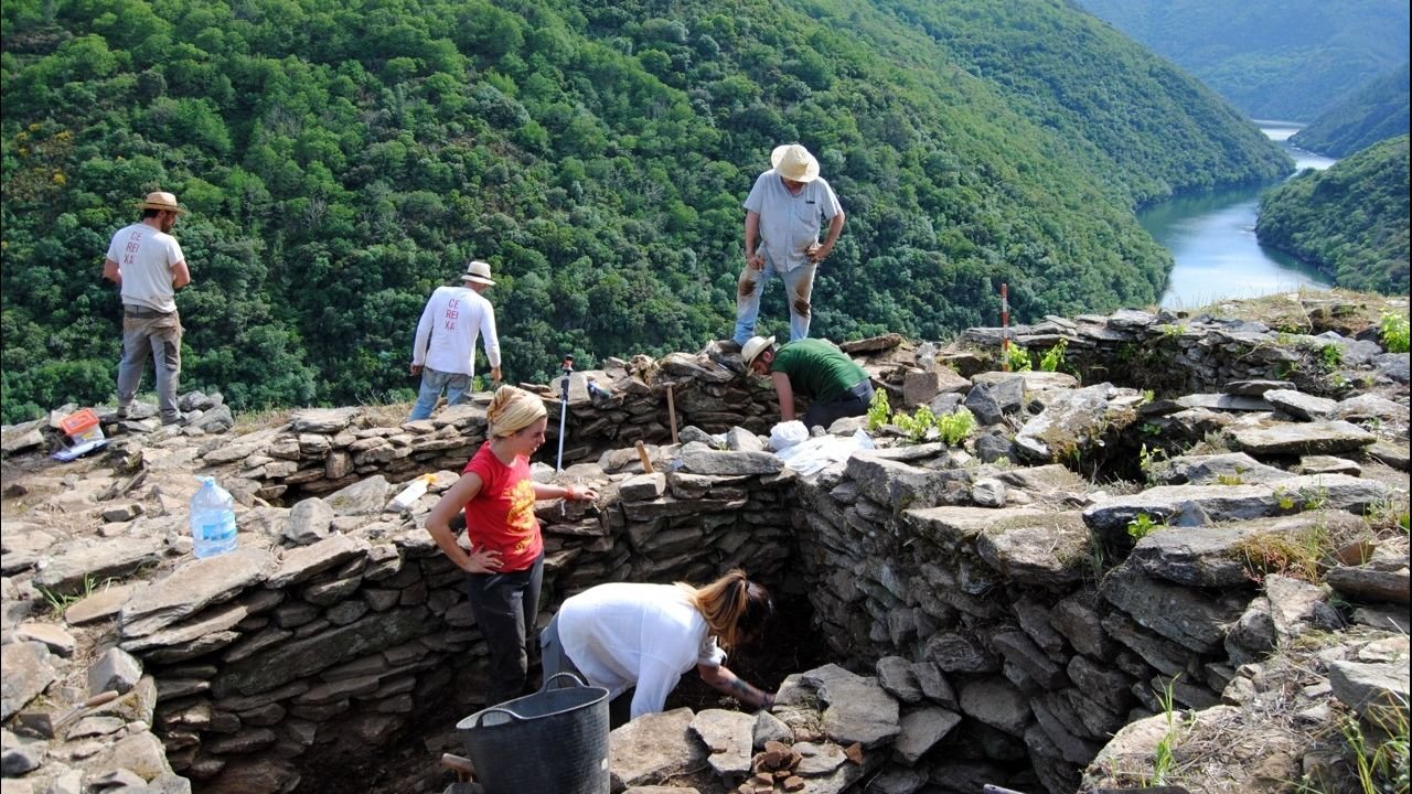 Descubren a orillas del Sil una de las sepulturas más antiguas de Galicia
