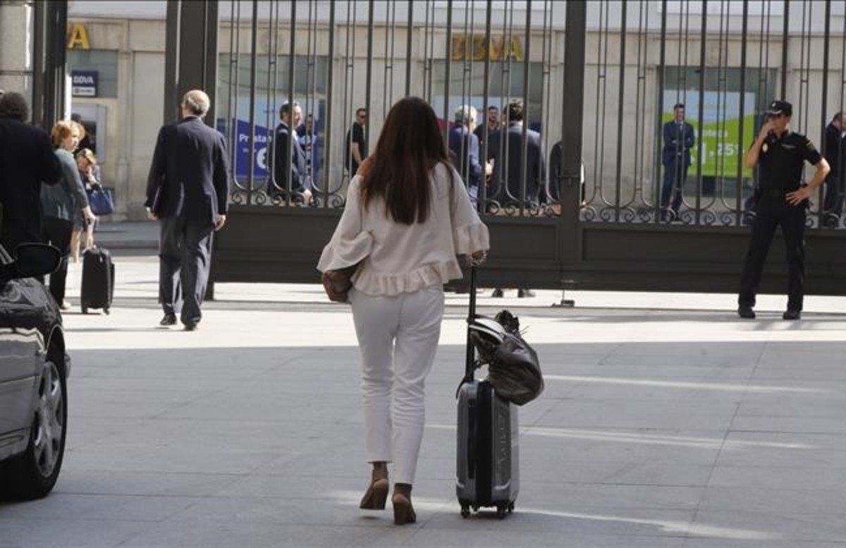 ¿Senadores, diputados y concejales tendrán que fichar para que se controle su horario laboral?