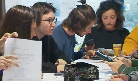 Estudantes desobedecen o sistema de ensino francés e fan o exame de matemáticas en bretón - INTERNACIONAL - Sermos Galiza - Diario de intereses galegos