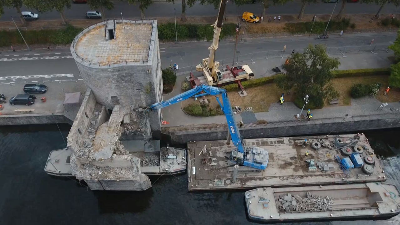 Derruban unha ponte medieval belga para permitir o paso de cruceiros