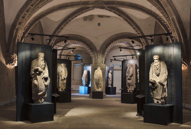 As estatuas do Mestre Mateo en mans dos Franco, declaradas Ben de Interese Cultural - MEMORIA - Sermos Galiza - Diario de intereses galegos