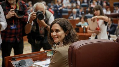 Ayuso le pide a Sánchez que los ministerios de Educación y Hacienda no los ocupen "comunistas"