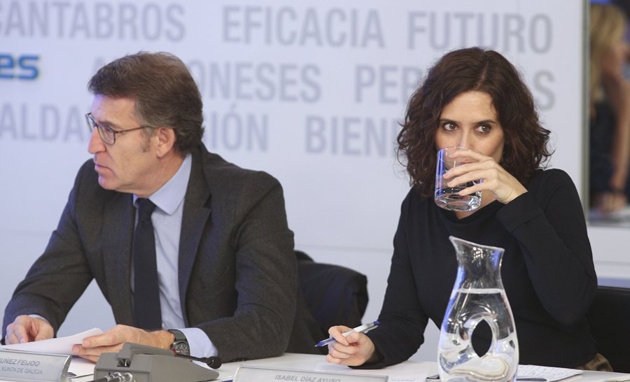 Ayuso anuncia que Feixoo se comprometeu a enviarlle  respiradores a Madrid