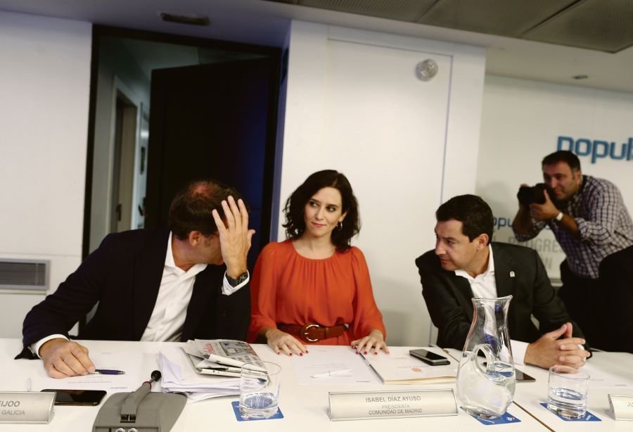O hospital de Ourense buscou respiradores na privada mentres Feixoo enviou 11 a Madrid
