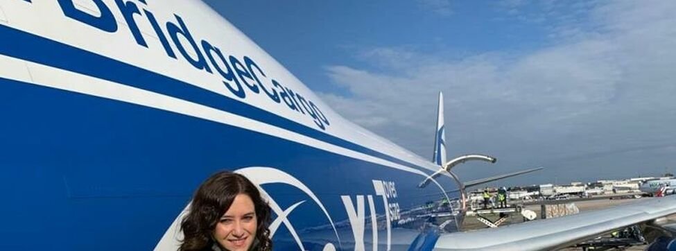 Ayuso llega casi dos horas tarde a la conferencia de presidentes porque estaba haciéndose unas fotos con un avión de material sanitario