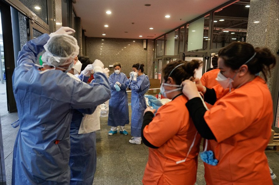 Sanitarias, á intemperie contra o coronavirus