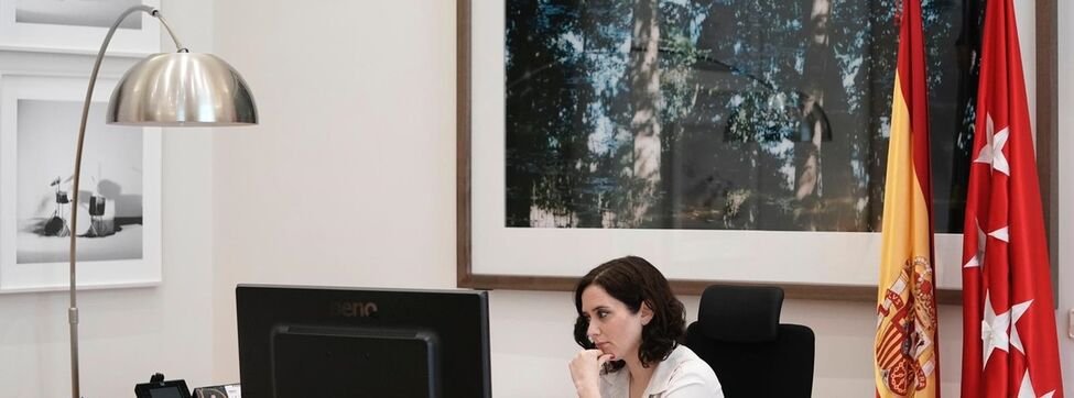 La Comunidad se enreda con el alojamiento de Ayuso y atribuye a un "error" la adjudicación de un contrato de 560.000 euros al dueño del hotel