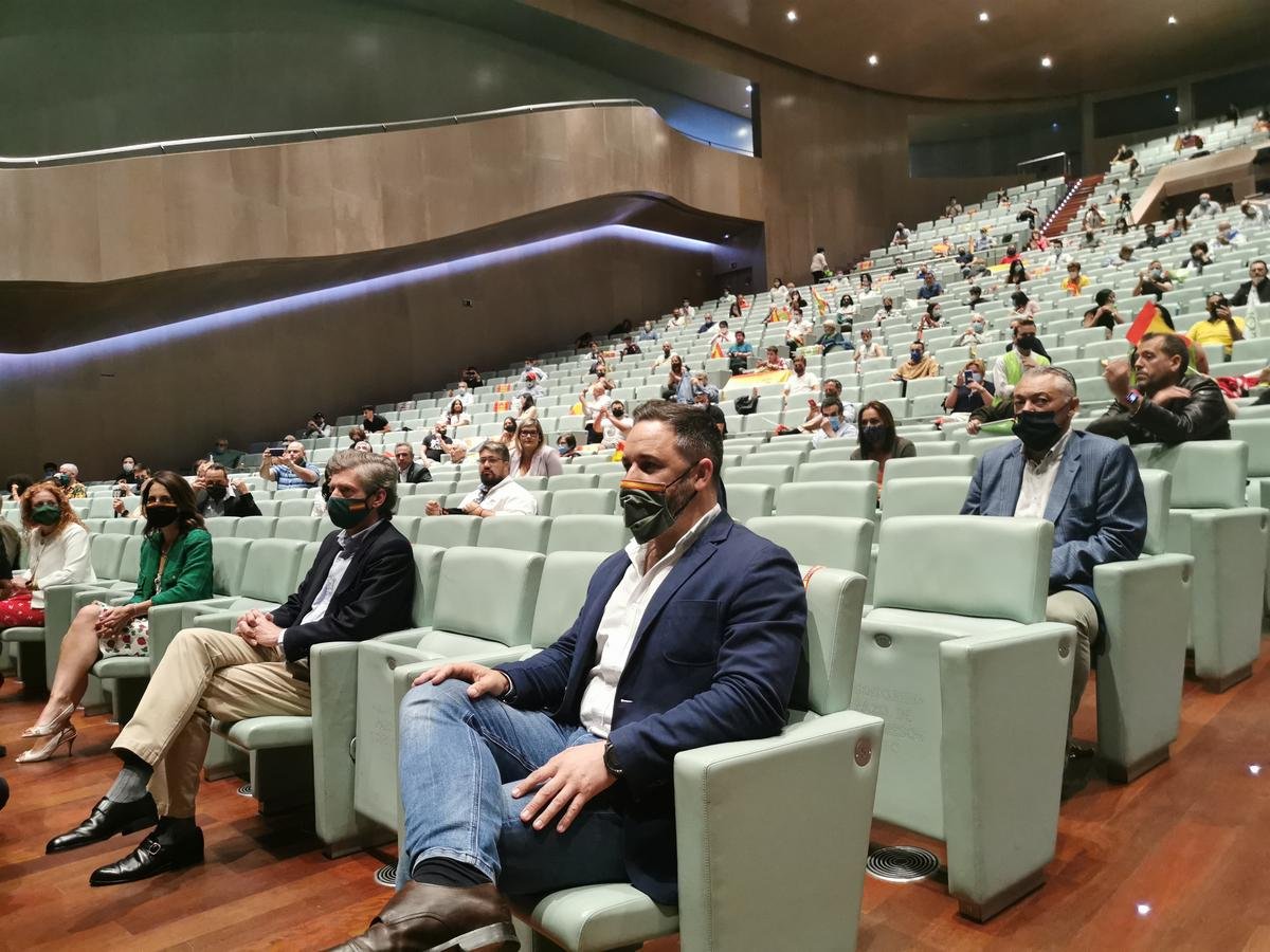 Abascal augura que Vox entrará no Parlamento galego pola "deriva nacionalista de Feijóo"