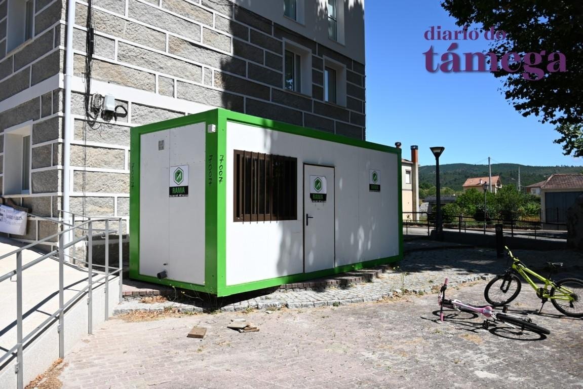Protestas polo uso dun contedor de obra como sala COVID en Monterrei