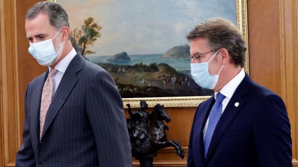 Feijoo cierra filas con la Casa Real: «El rey Juan Carlos es un gallego ilustre que siempre que quiera volver a Galicia estaremos encantados de recibirlo»