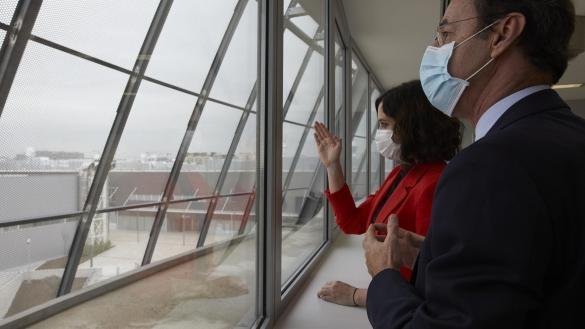 El Gobierno de Ayuso paga otros 608.000 euros a una empresa de una exconcejala del PP por vigilar hasta mayo el hospital Isabel Zendal