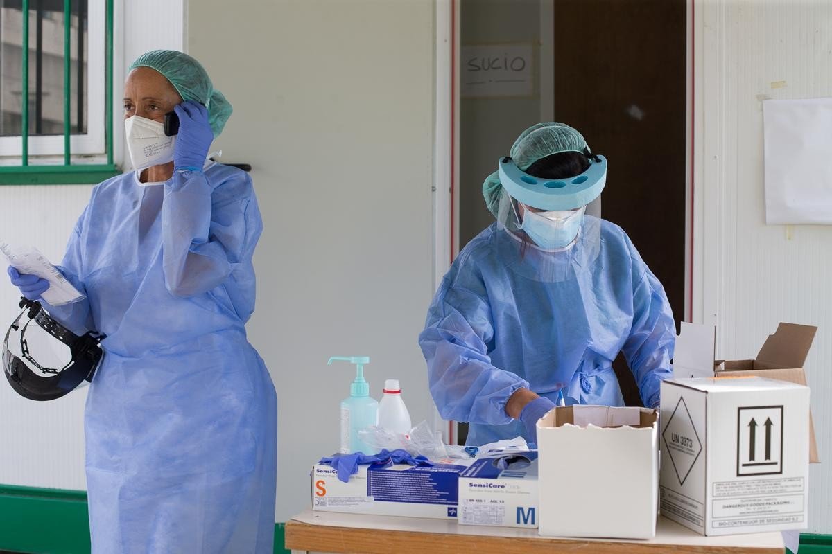Deficiencias no rastrexo da covid: “chamo ao Sergas e dinme que non saben onde está a miña PCR”