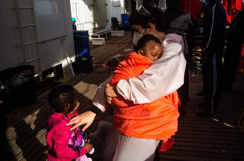 21 bebés, 35 meniños e 131 menores non acompañados, rescatados do mar en 48 horas