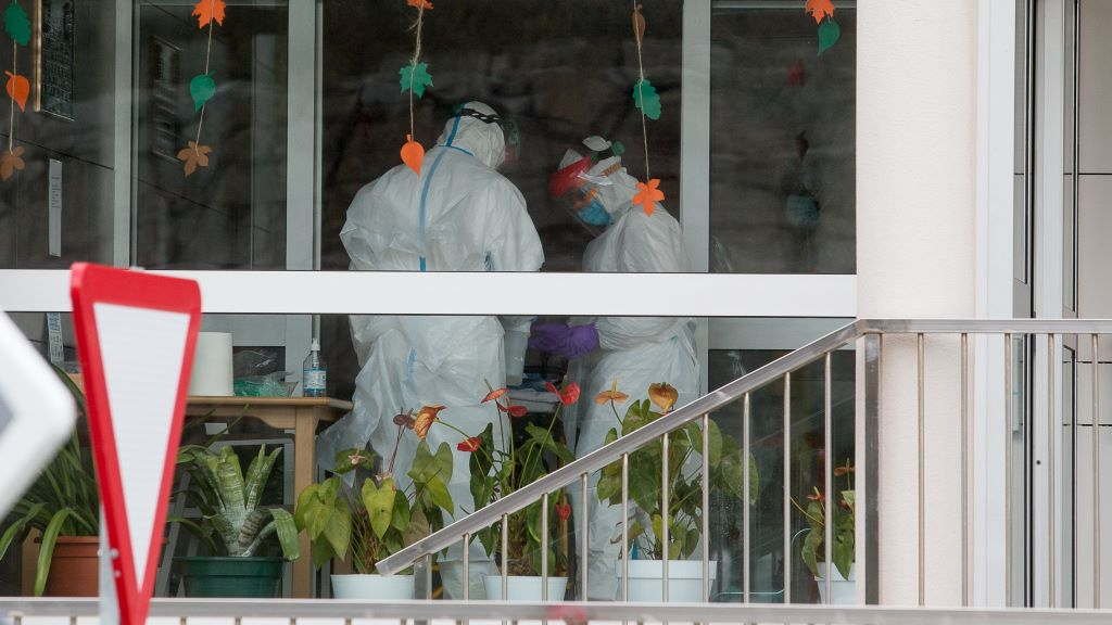 Covid: As residencias abeiran as 560 infectadas após dez novos contaxios na DomusVi de Ribeira