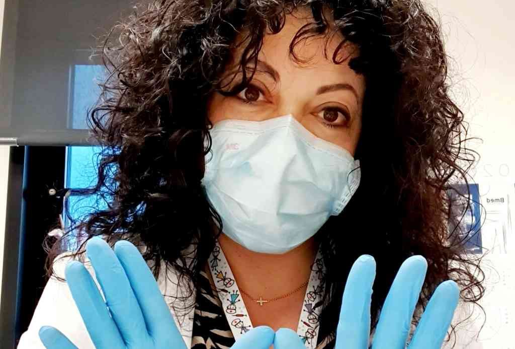 A xefa de servizo do Cunqueiro destituída por usar máscaras cirúrxicas: "Coidado, Feixoo, non vaian cesalo por pedir FFP2 obrigatorias"