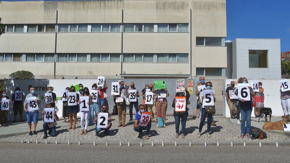 Traballadoras denuncian a “nefasta xestión” da terceira onda por DomusVi coa ‘permisividade’ da Xunta