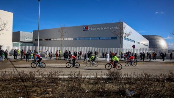 ¿Sabotajes en el Zendal? Ayuso paga 808.000 euros a una empresa de una exconcejala del PP por vigilar el hospital