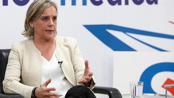 La gerente que quita el móvil a los pacientes para llevarlos al Zendal ha adjudicado ‘a dedo’ 120.000 euros a una empresa beneficiada por el PP de Madrid