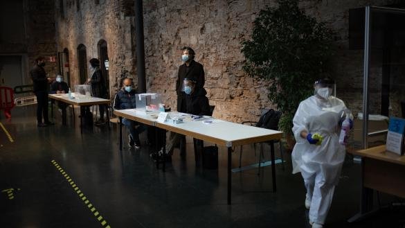 Elecciones Cataluña 2021: El PP fleta un ave desde Madrid cargado de interventores para las elecciones catalanas