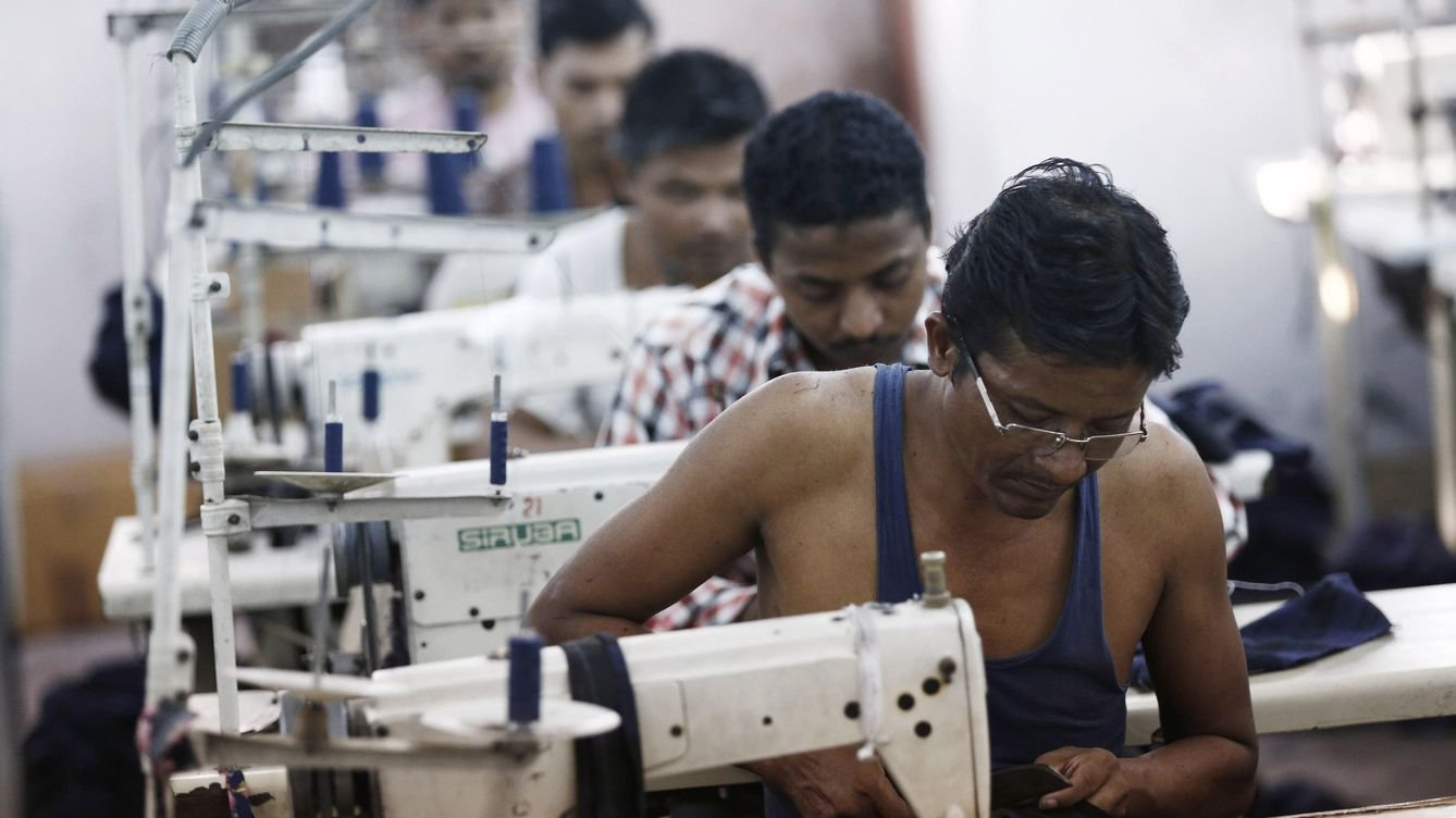 Proveedores textiles de la India acumulan largos retrasos en el pago de salarios de miseria a sus trabajadores | Público