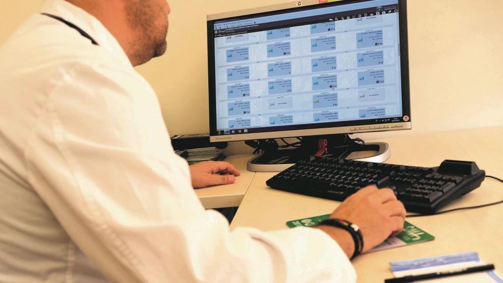 Máis de 1.200 médicos marcharon da Galiza desde 2010 para traballar no estranxeiro