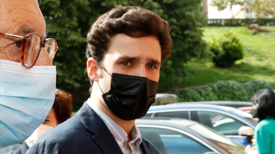 La infanta Elena envía a Froilán a vivir con su abuelo Juan Carlos I a Abu Dabi