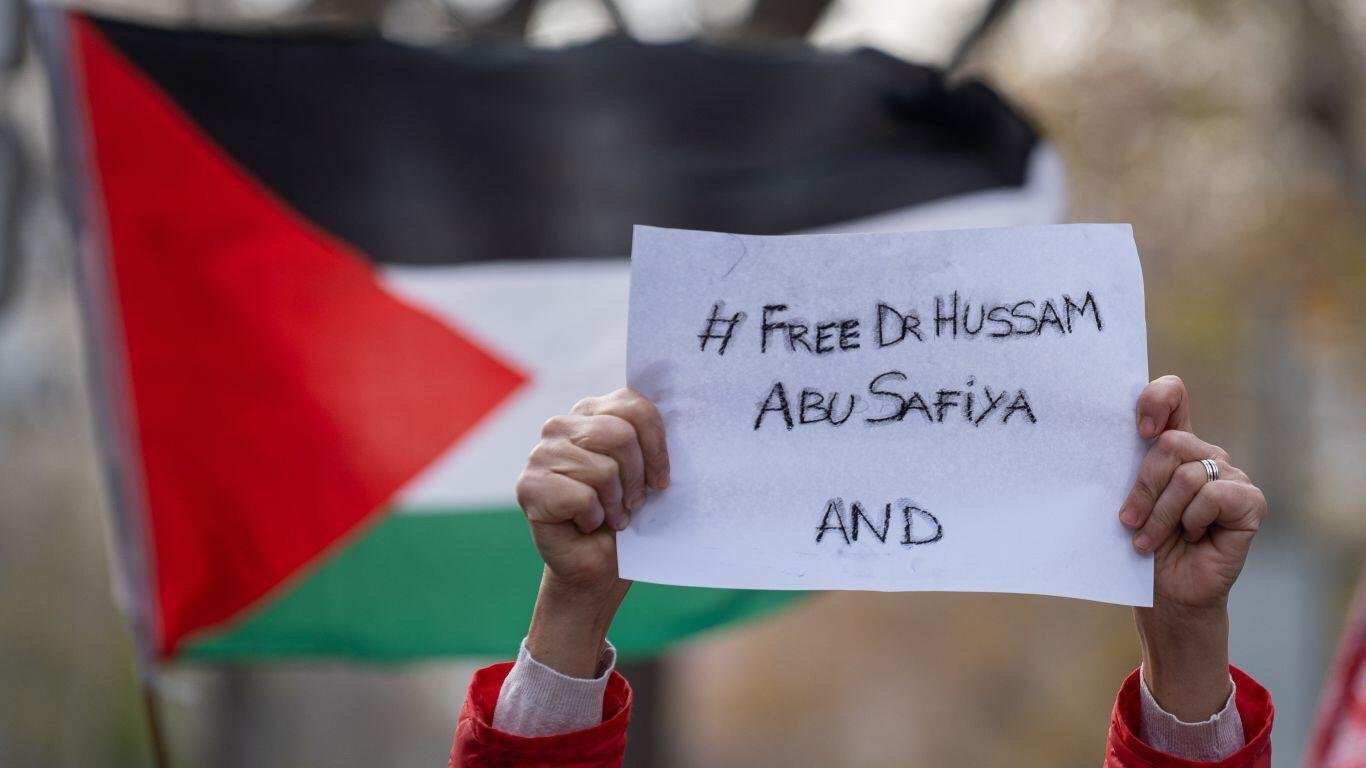 Sanidade Galega con Palestina mobilízase este domingo para denunciar a detención por parte de Israel do médico palestino Hussam Abu Safiya